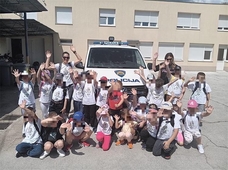 Slika /PU splitsko-dalmatinska 2022/Prevencija/Sinj djeca 1.jpg